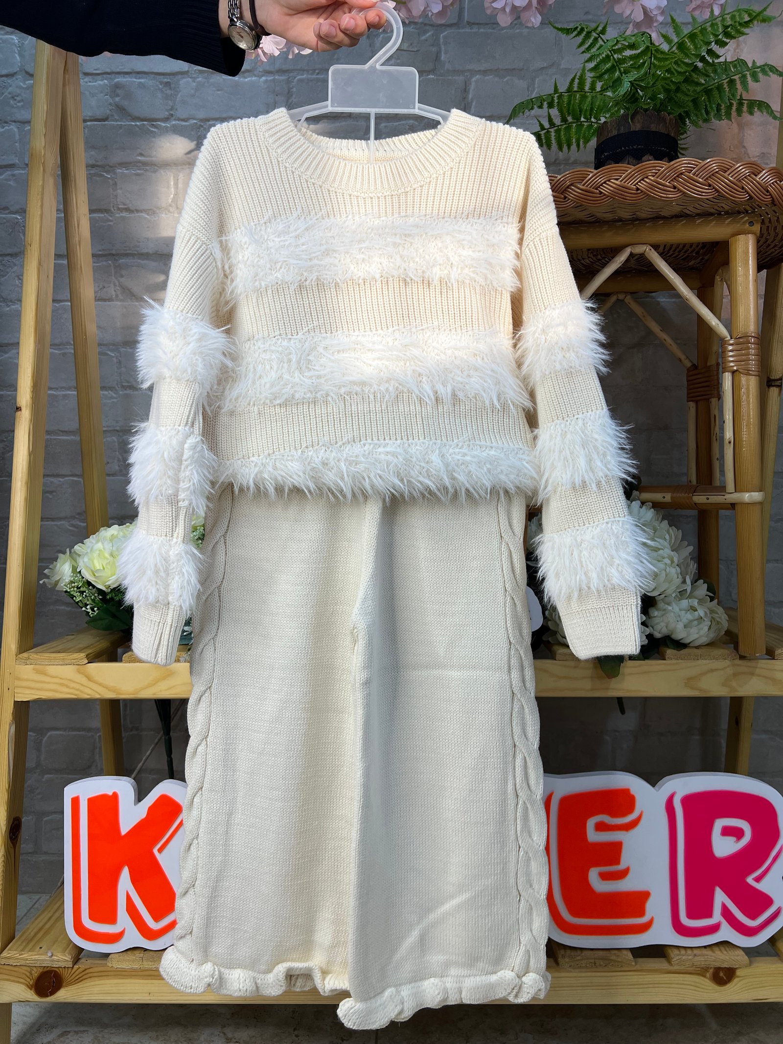 Ensemble en laine fourrure ( blanc cassé)